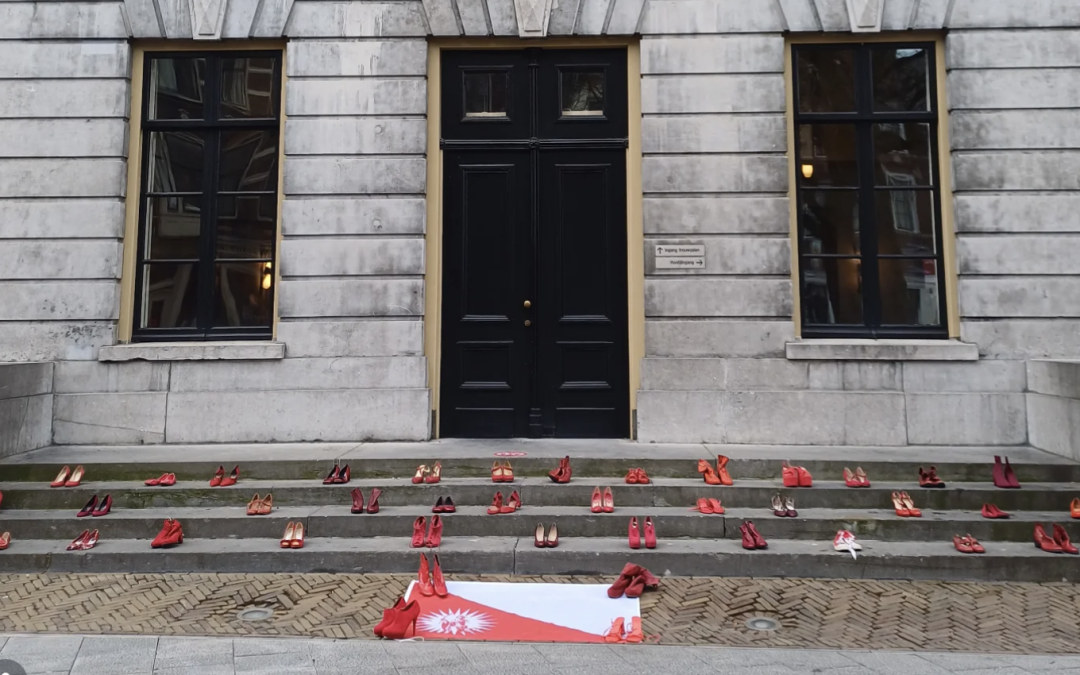 Rode schoenen voor Internationale Vrouwendag